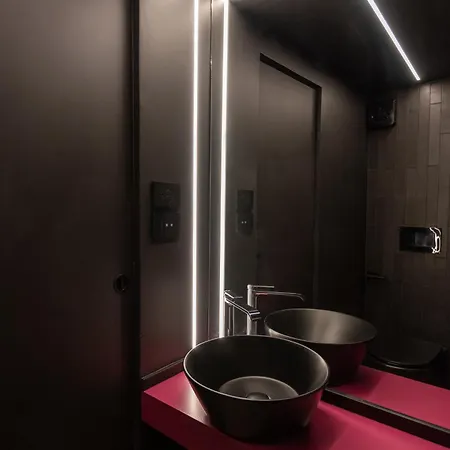 Shic - The Smallest House In The - A Unique Design Experience Apartment *