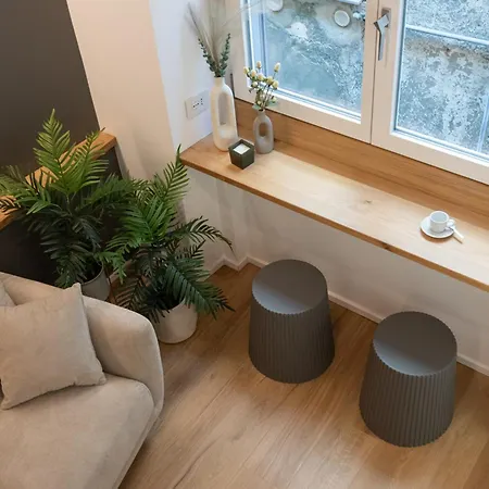 Apartment Shic - The Smallest House In The - A Unique Design Experience *