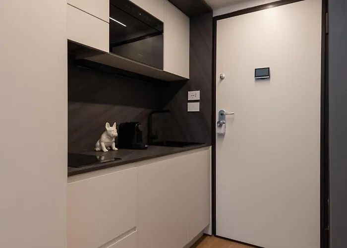 Апартаменты Shic - The Smallest House In The - A Unique Design Experience Генуя