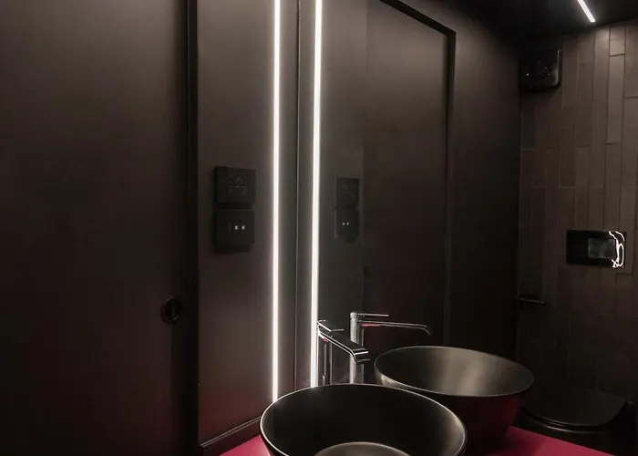 Shic - The Smallest House In The - A Unique Design Experience Apartment *