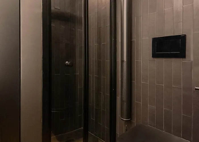 Shic - The Smallest House In The - A Unique Design Experience Apartment *