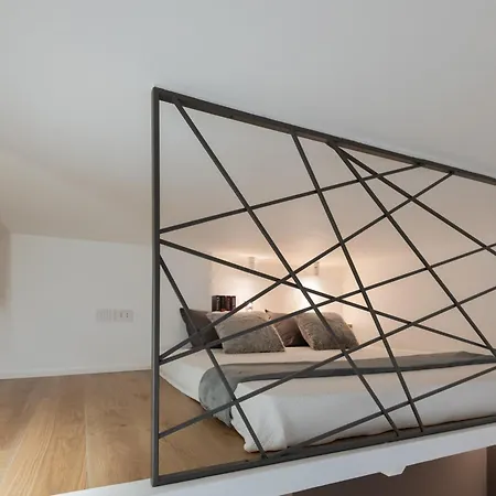 Shic - The Smallest House In The - A Unique Design Experience